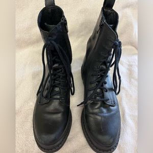 Steve Madden Combat boots. black size 8.5 used.